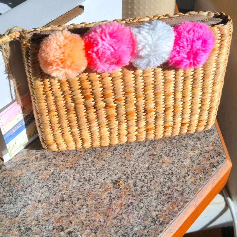 Sea & Grass Pom Pom Clutch